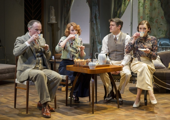 'Private Lives' Play on Tour